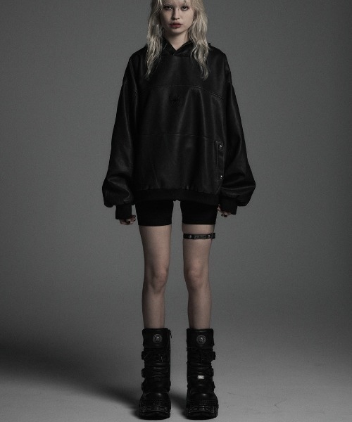 ROSEN KREUZ(ローゼンクロイツ)の「【Rosen Kreuz】VINTAGE COATING SHIRRING HOODIE / 【ローゼンクロイツ】ヴィンテージコーティングシャーリングプルオーバーパーカー(パーカー・メンズ・ブラック/チャコール・2/1)」の12枚目の写真