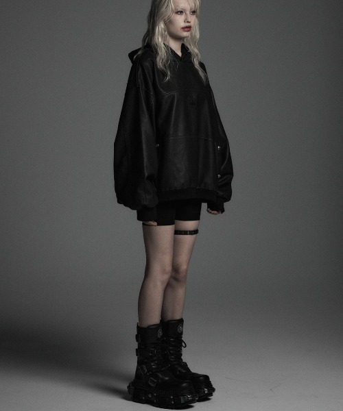 ROSEN KREUZ(ローゼンクロイツ)の「【Rosen Kreuz】VINTAGE COATING SHIRRING HOODIE / 【ローゼンクロイツ】ヴィンテージコーティングシャーリングプルオーバーパーカー(パーカー・メンズ・ブラック/チャコール・2/1)」の13枚目の写真