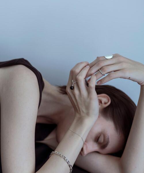 SMELLY(スメリー)の「SMELLY so’ onyx ball chain ring(リング・レディース・ブラック系その他・12)」の4枚目の写真