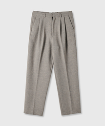 FRAGE（フラゲ）の「Tapered Two-Tuck Slacks &ndash; Oat Grey（スラックス）」