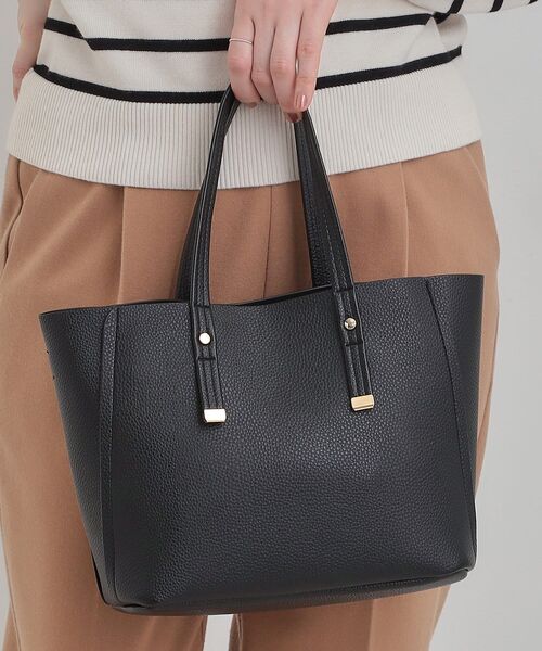 SHOO・LA・RUE（シューラルー）の「【軽量】ハンドル金具配色トートバッグ（トートバッグ・レディース・ベージュ系4/イエロー系4/グレー系4/ブラック系4/ブラック・00）」の10枚目の写真