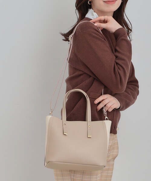 SHOO・LA・RUE（シューラルー）の「【軽量/2WAY】ハンドル金具 配色トートバッグ（トートバッグ・レディース・ベージュ系4/イエロー系4/グレー系4/ブラック系4/ブラック・00）」の14枚目の写真