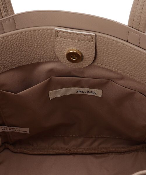 SHOO・LA・RUE（シューラルー）の「【軽量】ハンドル金具配色トートバッグ（トートバッグ・レディース・ベージュ系4/イエロー系4/グレー系4/ブラック系4/ブラック・00）」の12枚目の写真