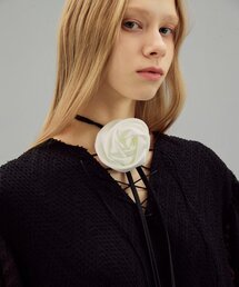 DEWEDEWE（デュイデュイ）の「ローズボロタイ_アイボリー（ネックレス）」