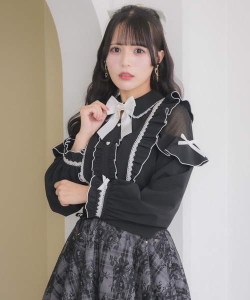 ROJITA(ロジータ)の「配色レースラッフルブラウス(シャツ/ブラウス・レディース・ボルドー/ホワイト/パープル/ブラック・FREE)」の1枚目の写真