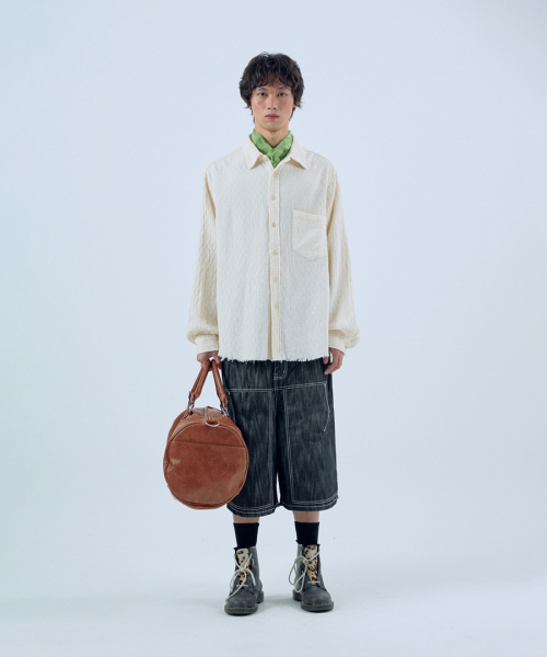 NOISE（ノイズ）の「ダブルニーバミューダデニムパンツ - ブラックインディゴ（デニムパンツ・レディース・その他・S/M/L/XL）」の3枚目の写真