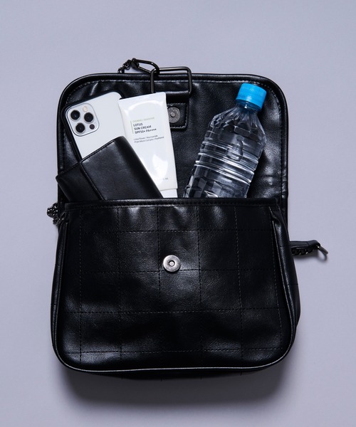 Ellno Loset（エルノロゼット）の「2wayエンボスチェーンショルダーバック（ショルダーバッグ・メンズ・ブラック・FREE）」の2枚目の写真