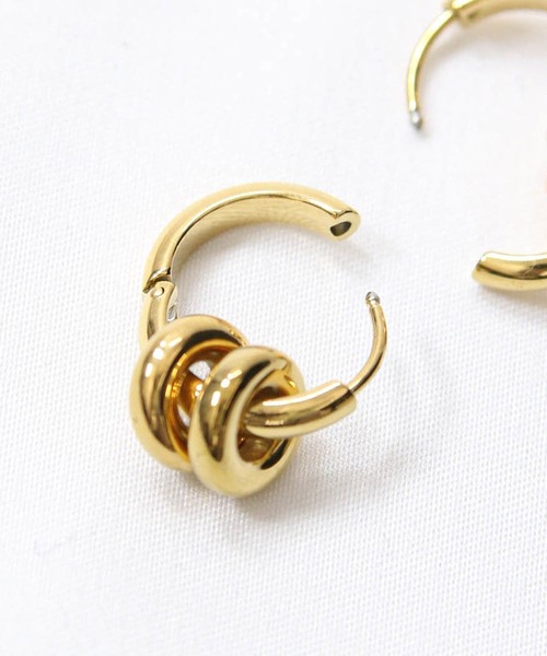 Gready Brilliant（グレディブリリアン）の「Ｗリングフープピアス（ピアス（両耳用）・レディース・ゴールド・FREE）」の7枚目の写真