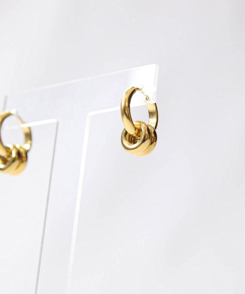 Gready Brilliant（グレディブリリアン）の「Ｗリングフープピアス（ピアス（両耳用）・レディース・ゴールド・FREE）」の5枚目の写真
