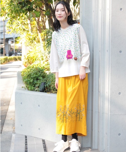 SUPER HAKKA(スーパーハッカ)の「SUPER HAKKA×マツモトヨーコ 「にぎやかな秋」/「夏色の庭」プリント×天竺カットソー(Tシャツ/カットソー・レディース・ライトグレー/ベージュ・FREE)」の6枚目の写真