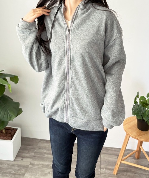 Dewlily(デューリリー)の「デイリーに使いやすいゆるバランス ビッグシルエットロゴジップパーカー(パーカー・レディース・グレー/ブラック/ベージュ・M/S/L/XL)」の12枚目の写真