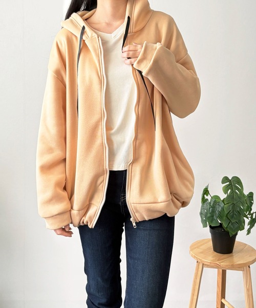 Dewlily(デューリリー)の「デイリーに使いやすいゆるバランス ビッグシルエットロゴジップパーカー(パーカー・レディース・グレー/ブラック/ベージュ・M/S/L/XL)」の19枚目の写真