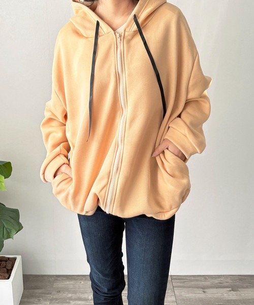 Dewlily(デューリリー)の「デイリーに使いやすいゆるバランス ビッグシルエットロゴジップパーカー(パーカー・レディース・グレー/ブラック/ベージュ・M/S/L/XL)」の22枚目の写真