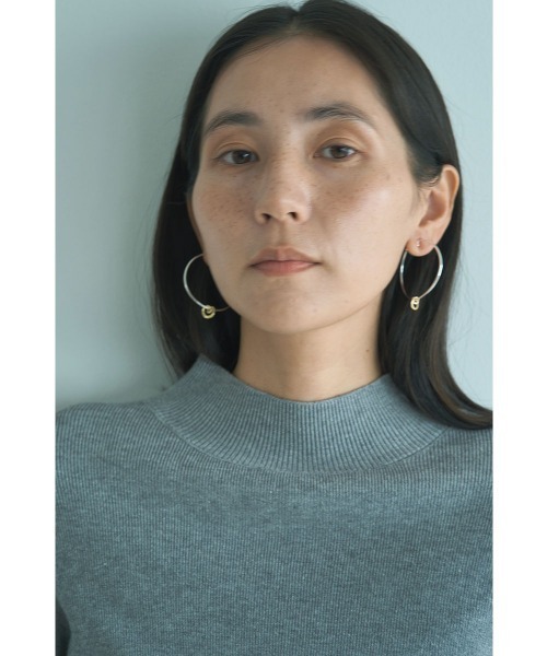 marjour（マージュール）の「BICOLOR RING HOOP EARRING（イヤリング・レディース・シルバー×ゴールド・FREE）」の7枚目の写真