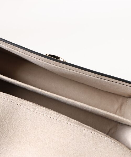 CHARLES & KEITH(チャールズ & キース)の「Acelynn エイスリン ロープチェーンショルダーバッグ(ショルダーバッグ・レディース・ブラック/バーガンディー/ダークブラウン系3・M)」の13枚目の写真