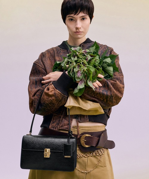 CHARLES & KEITH(チャールズ & キース)の「Acelynn エイスリン ロープチェーンショルダーバッグ(ショルダーバッグ・レディース・ブラック/バーガンディー/ダークブラウン系3・M)」の1枚目の写真