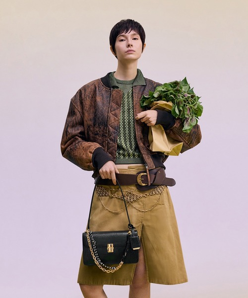 CHARLES & KEITH(チャールズ & キース)の「Acelynn エイスリン ロープチェーンショルダーバッグ(ショルダーバッグ・レディース・ブラック/バーガンディー/ダークブラウン系3・M)」の4枚目の写真