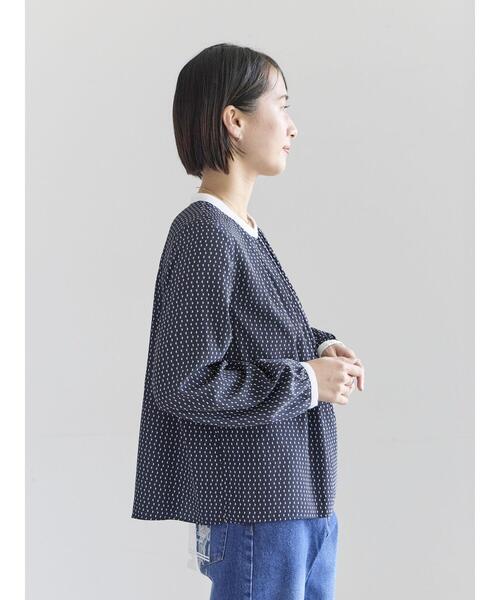 Te chichi(テチチ)の「スクエアチャームフロントタックブラウス(シャツ/ブラウス・レディース・ネイビー/キナリ/グレー/オフホワイト・F)」の12枚目の写真