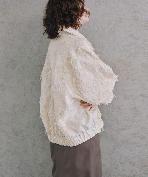 LE CIEL BLEU（ルシェルブルー）の「ジャカードボンバーブルゾン / Jacquard Bomber Blouson（ブルゾン・レディース・ブラック/アイボリー・36）」の4枚目の写真