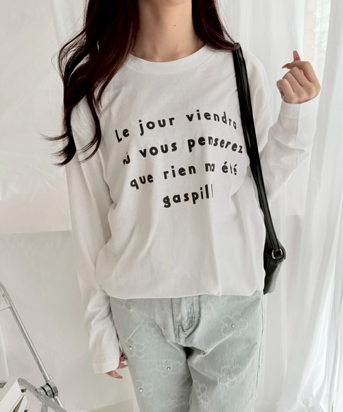 etta(エタ)の「レッドテキストデザインロンT/長袖Tシャツ(Tシャツ/カットソー・レディース・A/B・MEDIUM)」の2枚目の写真