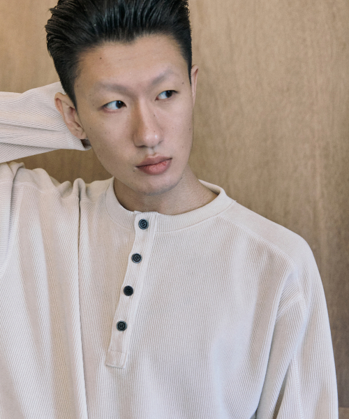 P.IN.O（ピインオ）の「ヴィンテージワッフルヘンリーネックロングスリーブ - クリーム（Tシャツ/カットソー・メンズ・その他・MEDIUM/LARGE）」の4枚目の写真