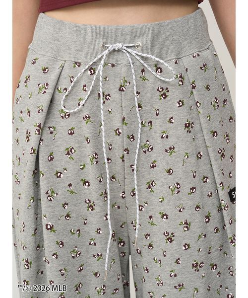 SNIDEL（スナイデル）の「【MLB】Sustainableスウェットワイドパンツ（その他パンツ・レディース・グリーン/グレー/ネイビー・1/0）」の14枚目の写真