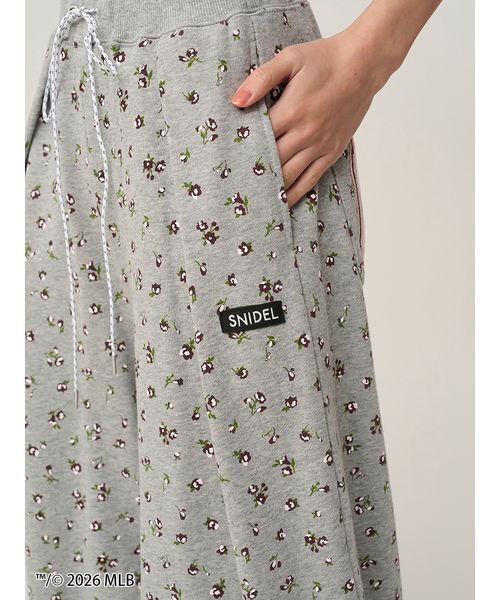 SNIDEL（スナイデル）の「【MLB】Sustainableスウェットワイドパンツ（その他パンツ・レディース・グリーン/グレー/ネイビー・1/0）」の16枚目の写真