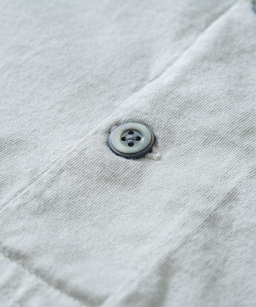 quadro（クオドロ）の「BDドライ度詰め天竺布帛コンビ衿付きP/O（Tシャツ/カットソー・メンズ・グレー/ダークネイビー/キナリ・LARGE/MEDIUM）」の11枚目の写真