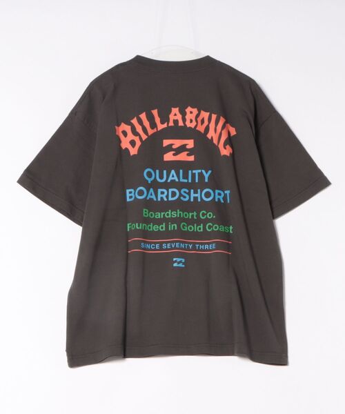 BILLABONG(ビラボン)の「BILLABONG メンズ ARCH 73 Tシャツ 【2026年春夏モデル】/ビラボンバックプリント半袖Tシャツ(Tシャツ/カットソー・メンズ・オフホワイト/ブラック系その他・MEDIUM/LARGE/X-LARGE)」の3枚目の写真