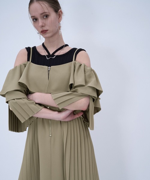 HARE(ハレ)の「【2WAYで着れる】オフショルZIPプリーツワンピース(HARE)(ワンピース・レディース・ブルー/ブラック/ベージュ・FREE)」の16枚目の写真