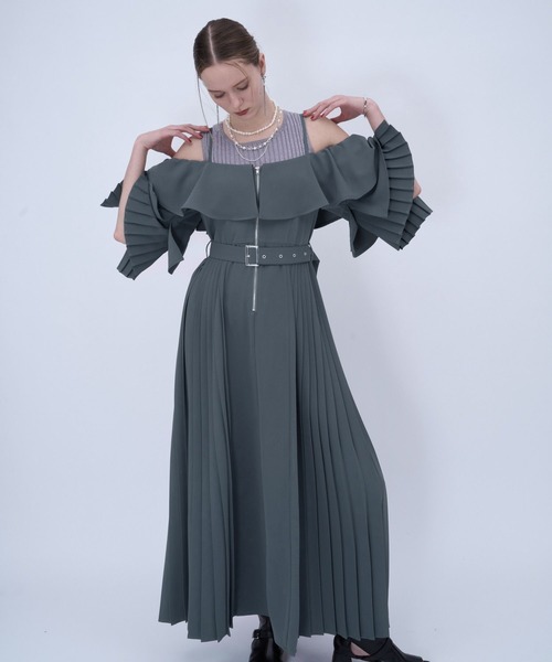 HARE(ハレ)の「【2WAYで着れる】オフショルZIPプリーツワンピース(HARE)(ワンピース・レディース・ブルー/ブラック/ベージュ・FREE)」の11枚目の写真