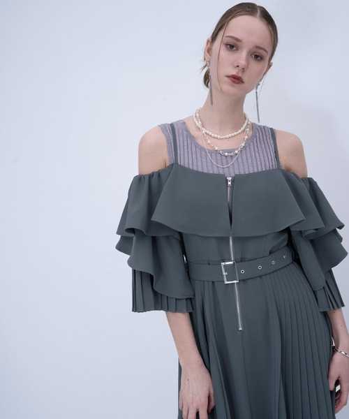 HARE(ハレ)の「【2WAYで着れる】オフショルZIPプリーツワンピース(HARE)(ワンピース・レディース・ブルー/ブラック/ベージュ・FREE)」の12枚目の写真