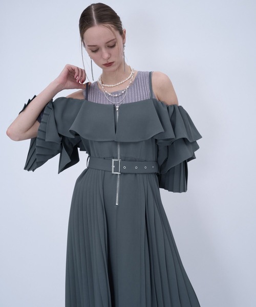 HARE(ハレ)の「【2WAYで着れる】オフショルZIPプリーツワンピース(HARE)(ワンピース・レディース・ブルー/ブラック/ベージュ・FREE)」の13枚目の写真