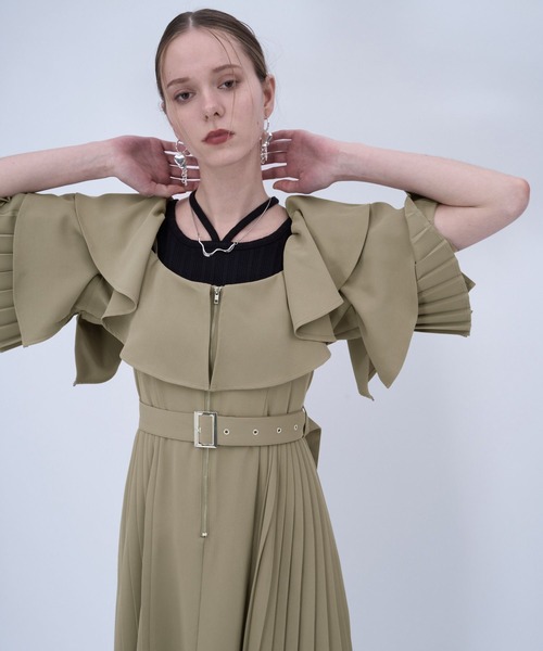 HARE(ハレ)の「【2WAYで着れる】オフショルZIPプリーツワンピース(HARE)(ワンピース・レディース・ブルー/ブラック/ベージュ・FREE)」の9枚目の写真