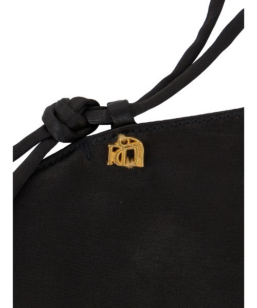 Ameri(アメリ)の「CURVE SATIN TOTE BAG(ショルダーバッグ・レディース・レッド/ブラック/アイボリー・FREE)」の4枚目の写真