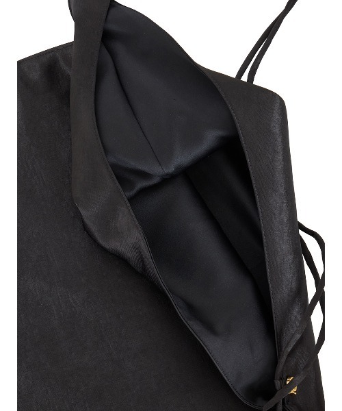 Ameri(アメリ)の「CURVE SATIN TOTE BAG(ショルダーバッグ・レディース・レッド/ブラック/アイボリー・FREE)」の7枚目の写真