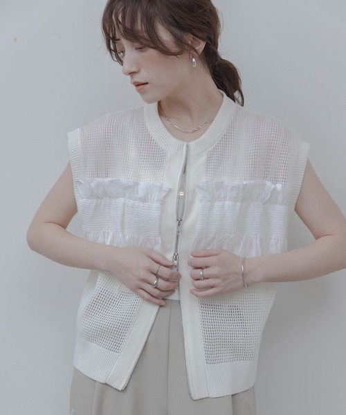 Eimee Law(エイミーロウ)の「シャーリングフリルメッシュニットベスト(ベスト・レディース・ブラック/オフホワイト/ベージュ・FREE)」の16枚目の写真