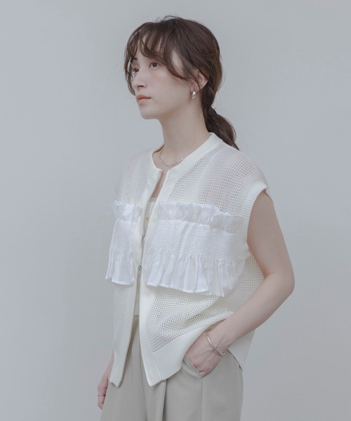 Eimee Law(エイミーロウ)の「シャーリングフリルメッシュニットベスト(ベスト・レディース・ブラック/オフホワイト/ベージュ・FREE)」の17枚目の写真