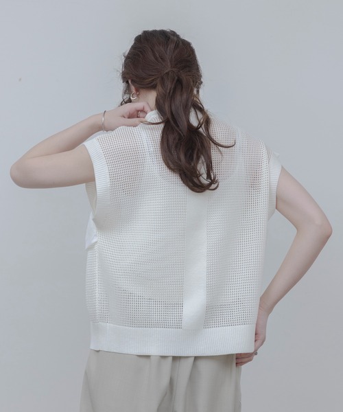 Eimee Law(エイミーロウ)の「シャーリングフリルメッシュニットベスト(ベスト・レディース・ブラック/オフホワイト/ベージュ・FREE)」の18枚目の写真