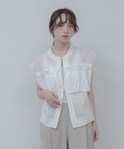 Eimee Law(エイミーロウ)の「シャーリングフリルメッシュニットベスト(ベスト・レディース・ブラック/オフホワイト/ベージュ・FREE)」の20枚目の写真