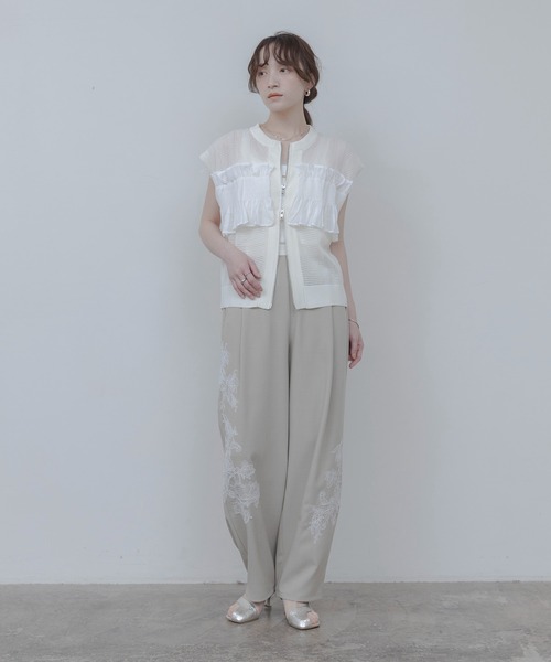 Eimee Law(エイミーロウ)の「シャーリングフリルメッシュニットベスト(ベスト・レディース・ブラック/オフホワイト/ベージュ・FREE)」の12枚目の写真