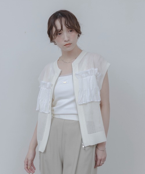 Eimee Law(エイミーロウ)の「シャーリングフリルメッシュニットベスト(ベスト・レディース・ブラック/オフホワイト/ベージュ・FREE)」の21枚目の写真