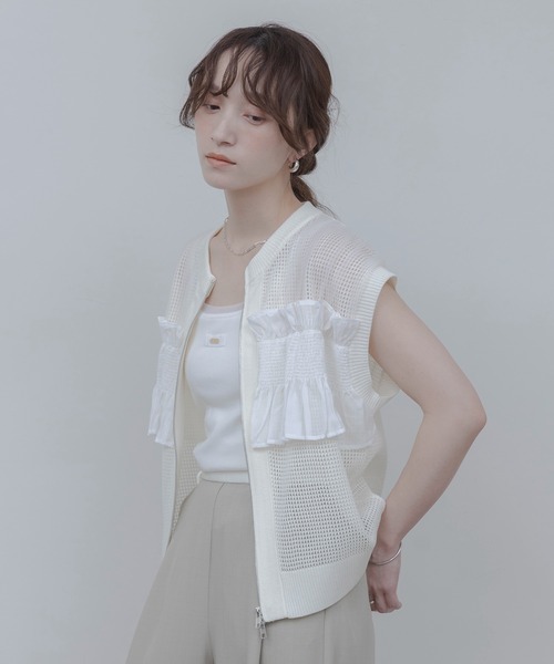 Eimee Law(エイミーロウ)の「シャーリングフリルメッシュニットベスト(ベスト・レディース・ブラック/オフホワイト/ベージュ・FREE)」の22枚目の写真