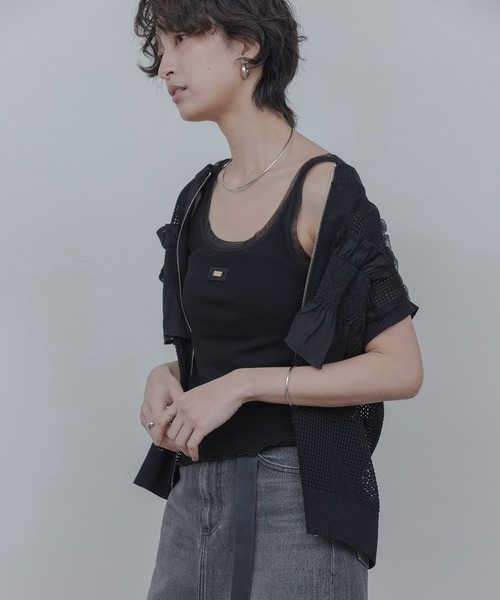 Eimee Law(エイミーロウ)の「シャーリングフリルメッシュニットベスト(ベスト・レディース・ブラック/オフホワイト/ベージュ・FREE)」の4枚目の写真