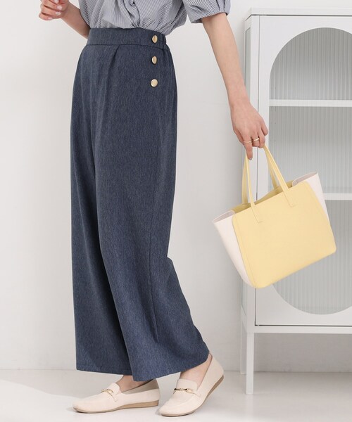 SHOO・LA・RUE（シューラルー）の「サイドボタンデニム風ワイドパンツ（その他パンツ・レディース・ブルー/ブラック/ベージュ/ネイビー・01/02/03/04）」の3枚目の写真