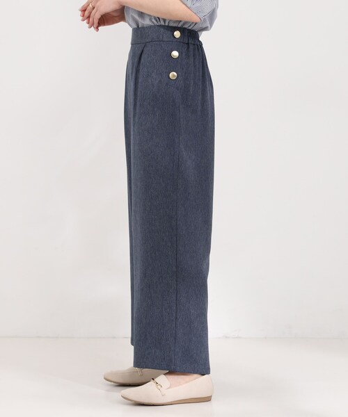 SHOO・LA・RUE（シューラルー）の「サイドボタンデニム風ワイドパンツ（その他パンツ・レディース・ブルー/ブラック/ベージュ/ネイビー・01/02/03/04）」の18枚目の写真