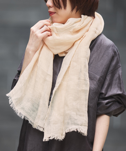 IENA（イエナ）の「NIMNIMDUAI/ニムニムデュアイ PLAIN GAUZE STOLE ストール（ストール/ショール・レディース・ブラウン/キャメル/ピンク/ベージュ/ブルー系その他/オレンジ・FREE）」の6枚目の写真