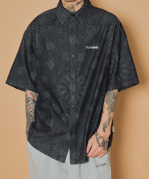 Subciety(サブサエティ)の「Loose fit denim shirt(シャツ/ブラウス・メンズ・ブラック/ワンウォッシュ/インディゴブルー/ブラック系その他・MEDIUM/LARGE/SMALL/X-LARGE)」の3枚目の写真