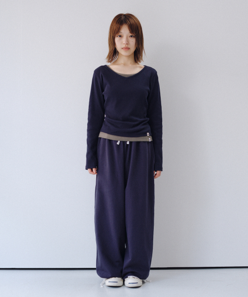 OHESHIO(オヘシオ)の「BASIC RIBBED V-NECK LONG SLEEVE, NAVY(Tシャツ/カットソー・レディース・その他・FREE)」の2枚目の写真