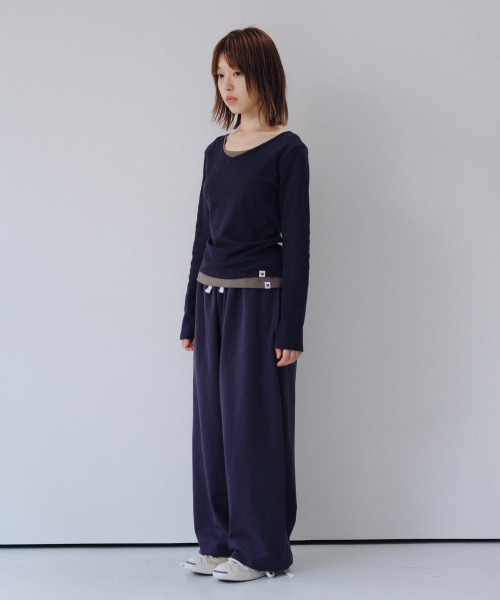 OHESHIO(オヘシオ)の「BASIC RIBBED V-NECK LONG SLEEVE, NAVY(Tシャツ/カットソー・レディース・その他・FREE)」の3枚目の写真